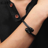 Biker bangle armband